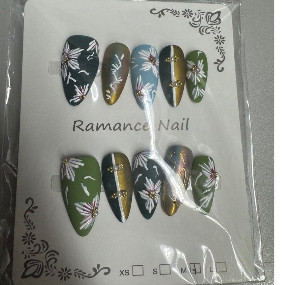 Press On Nails Almond Green Floral Gold Accent False‎ Nails Glue On